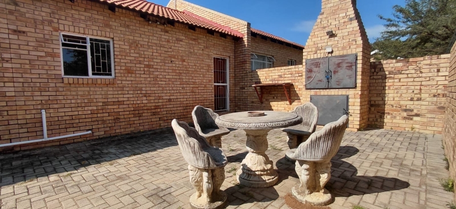 2 Bedroom Property for Sale in Wilkoppies North West
